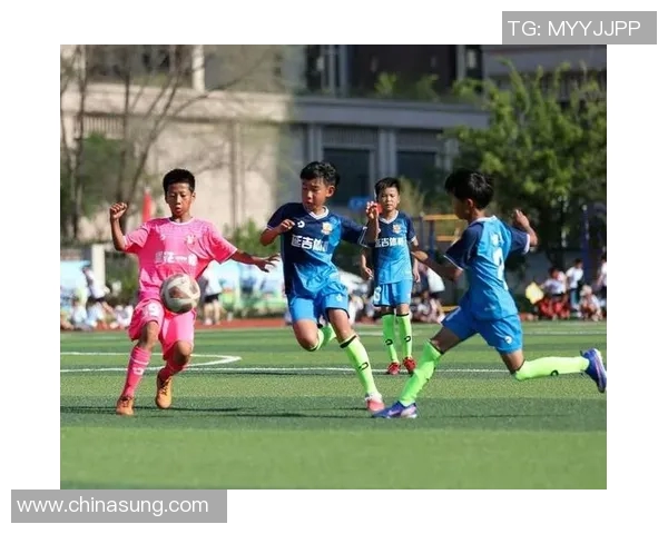 从校园到绿茵场：那些念过大学的足球明星们的成长故事